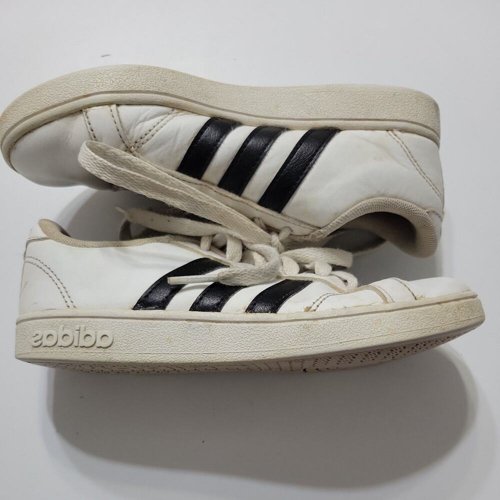 Adidas Shoes Boys 1.5 Kids Running White 3 Stripe Black Low Top Lace Up Sneakers